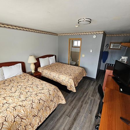 Mount Forest Forest Plaza Motel المظهر الخارجي الصورة