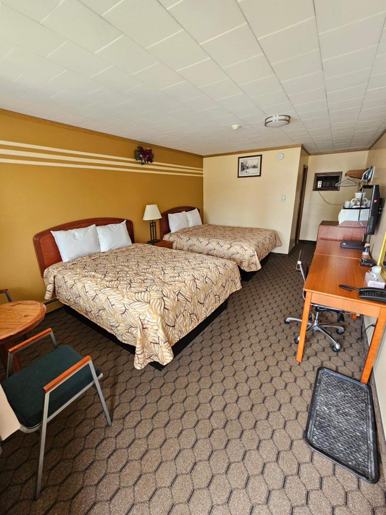Mount Forest Forest Plaza Motel المظهر الخارجي الصورة