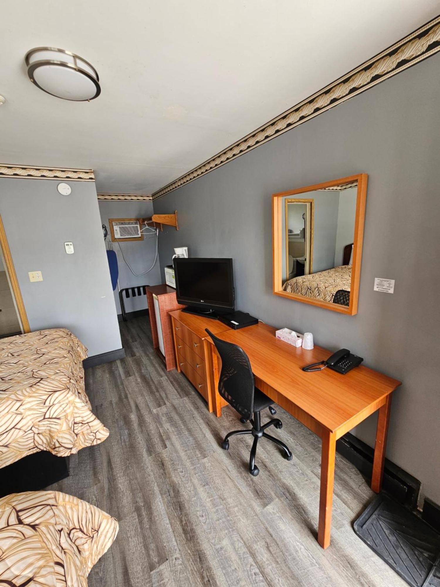 Mount Forest Forest Plaza Motel المظهر الخارجي الصورة