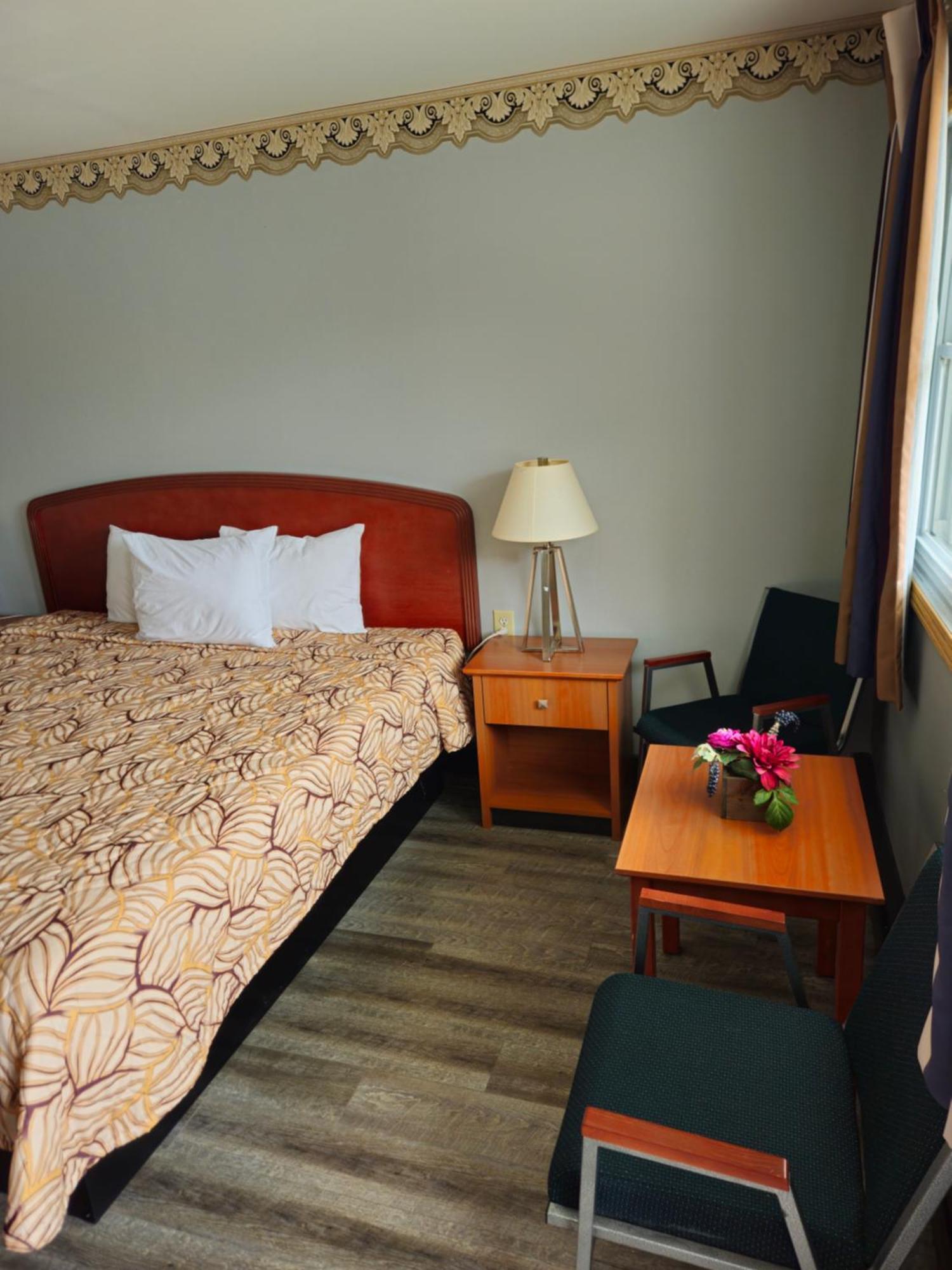 Mount Forest Forest Plaza Motel المظهر الخارجي الصورة