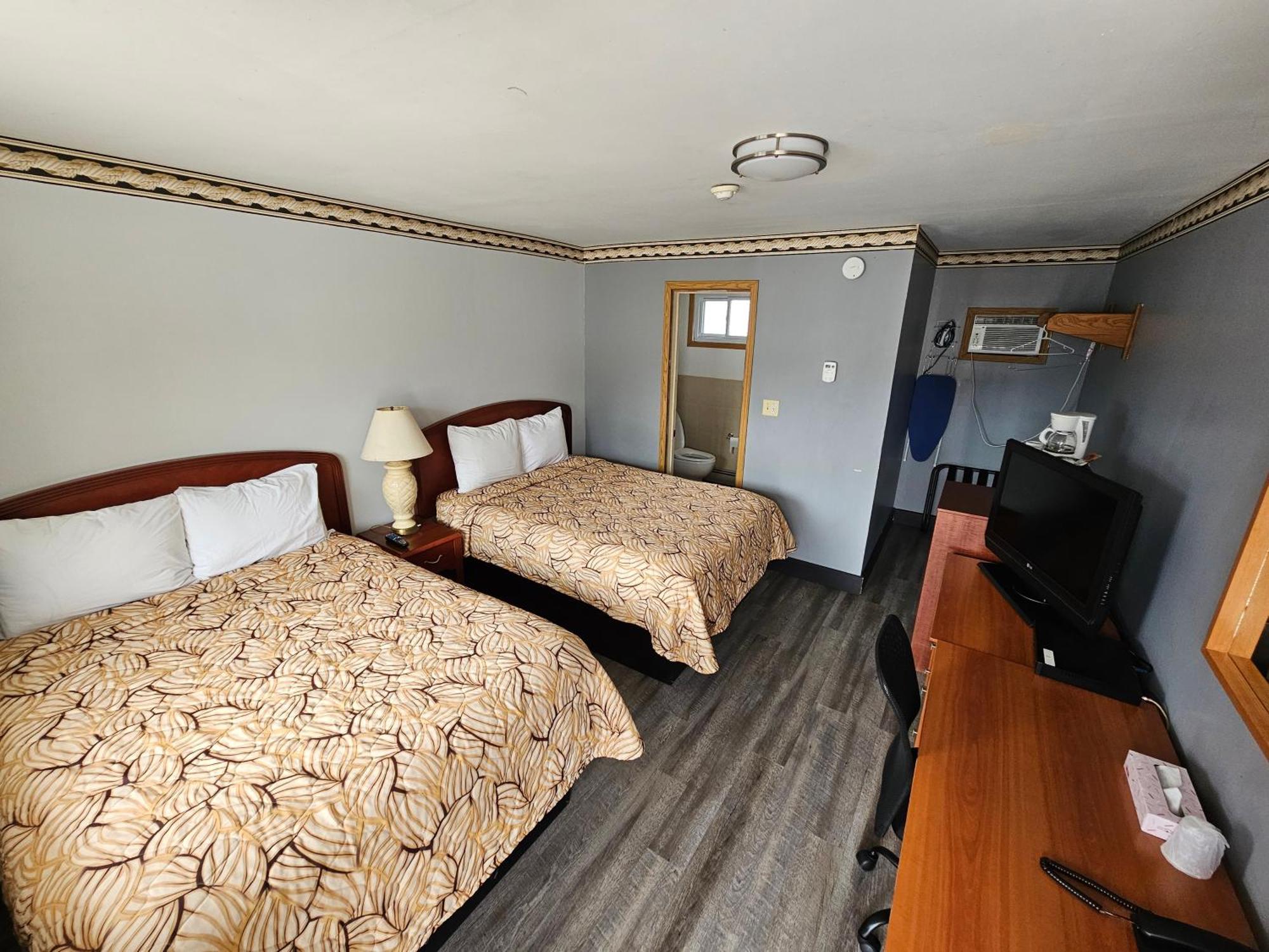 Mount Forest Forest Plaza Motel المظهر الخارجي الصورة