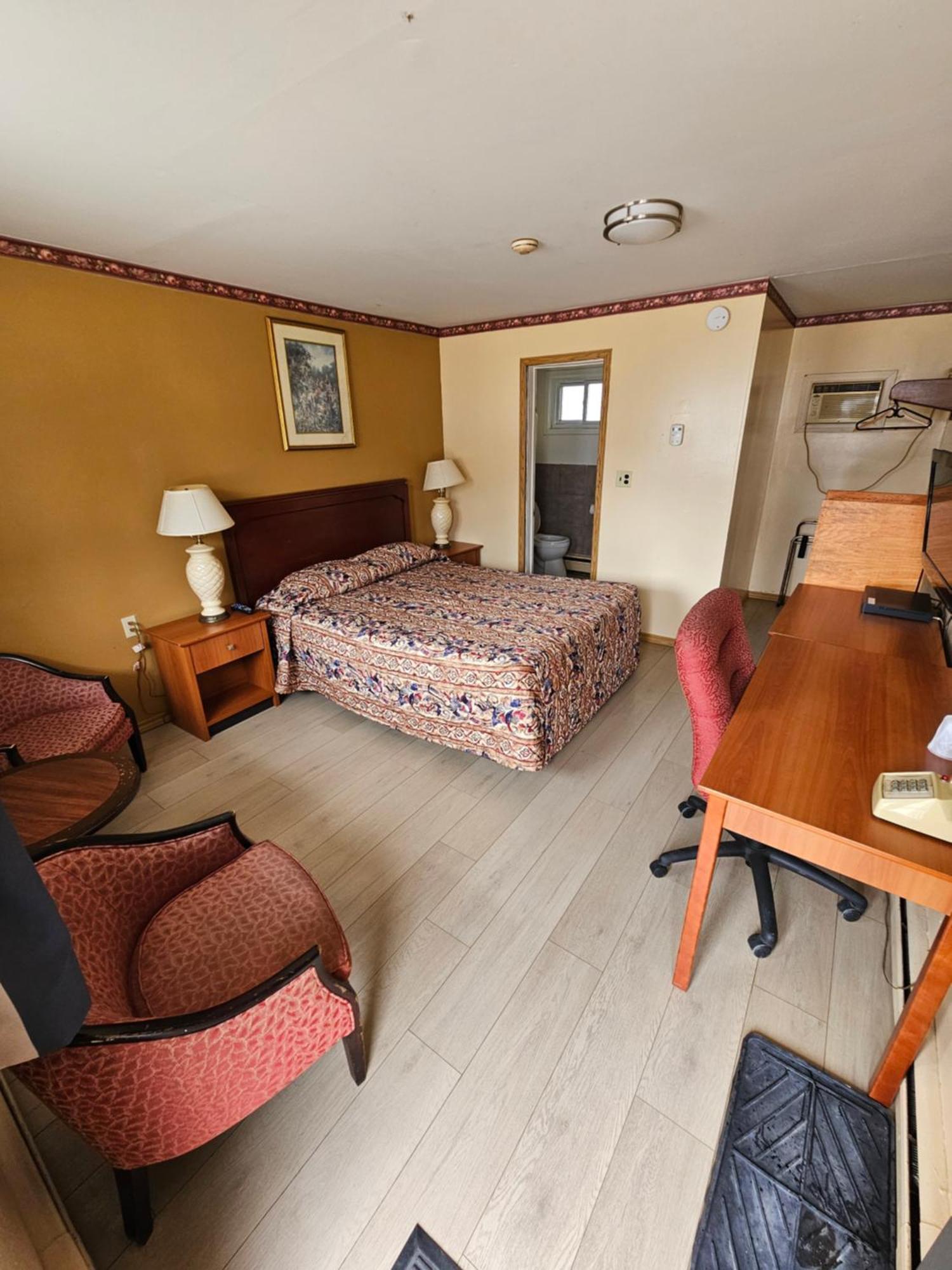 Mount Forest Forest Plaza Motel المظهر الخارجي الصورة