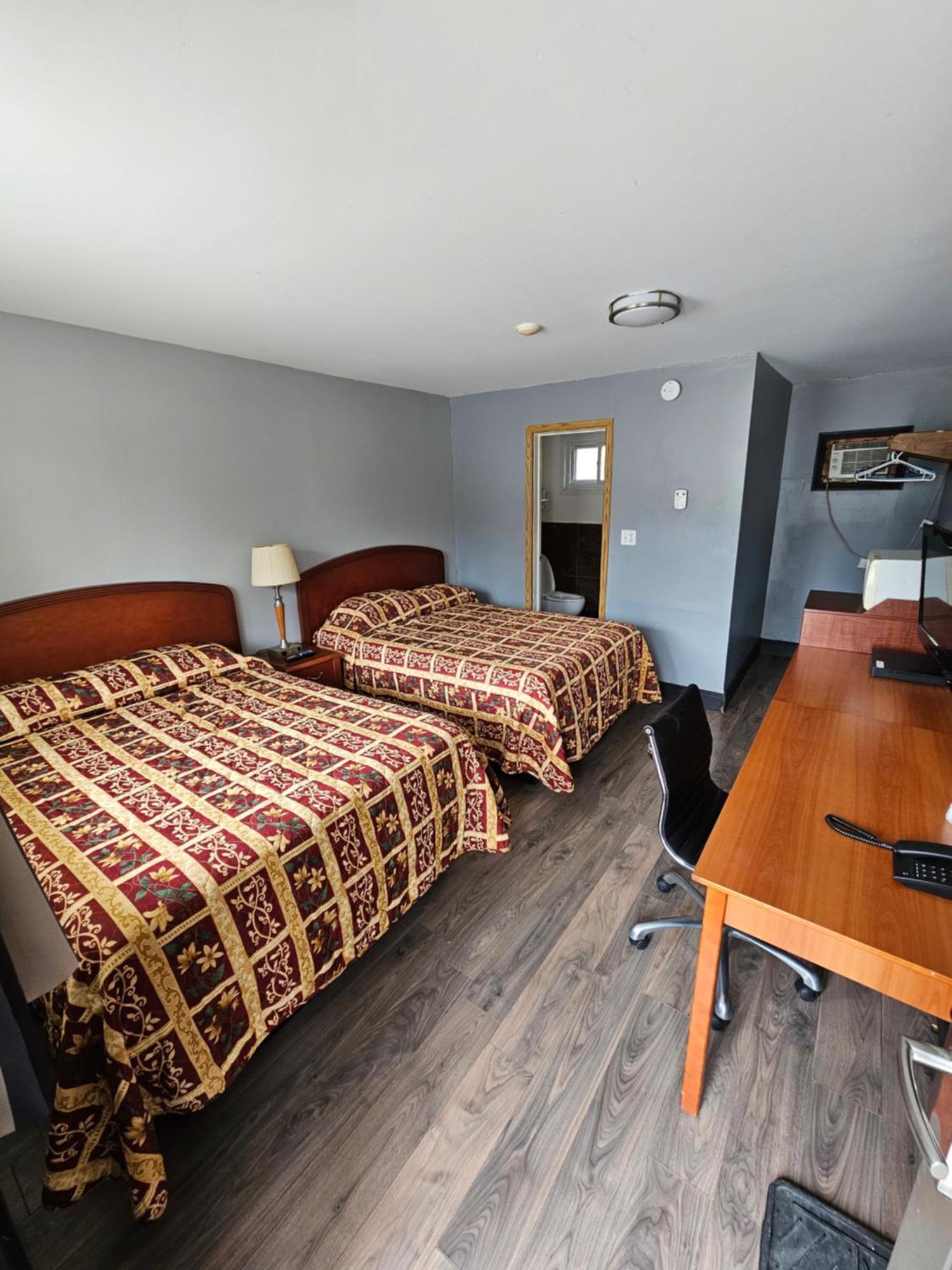 Mount Forest Forest Plaza Motel المظهر الخارجي الصورة