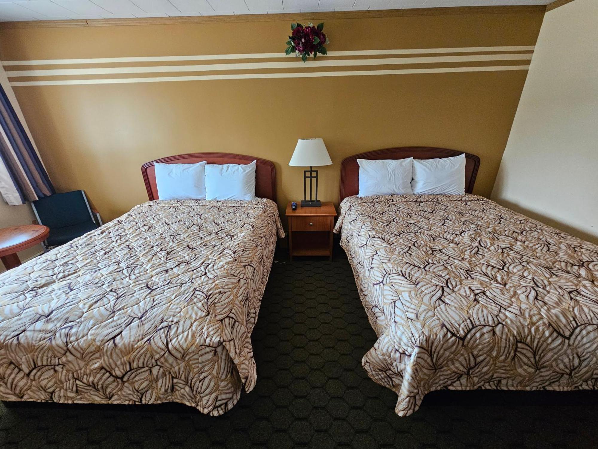 Mount Forest Forest Plaza Motel المظهر الخارجي الصورة