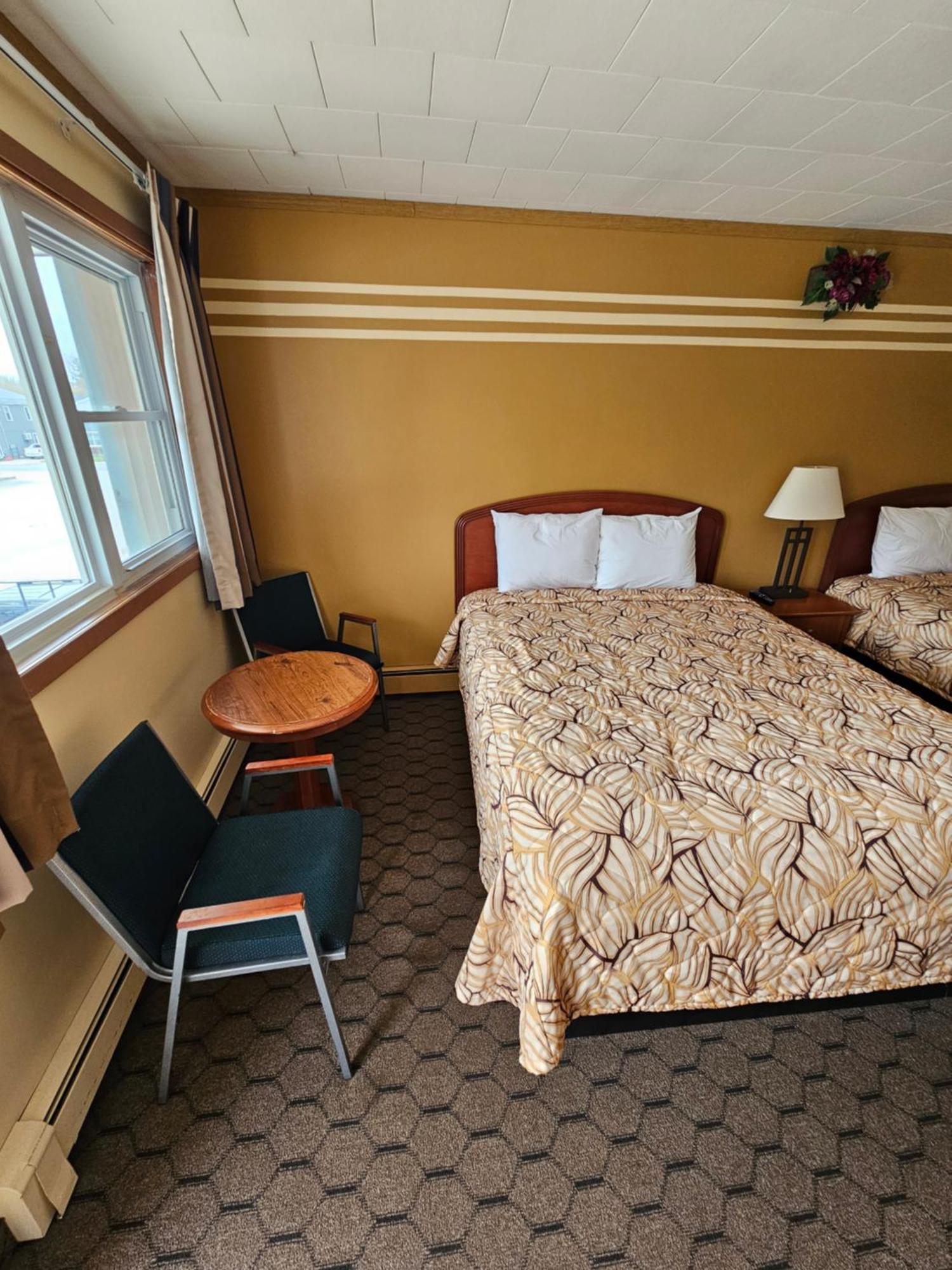 Mount Forest Forest Plaza Motel المظهر الخارجي الصورة