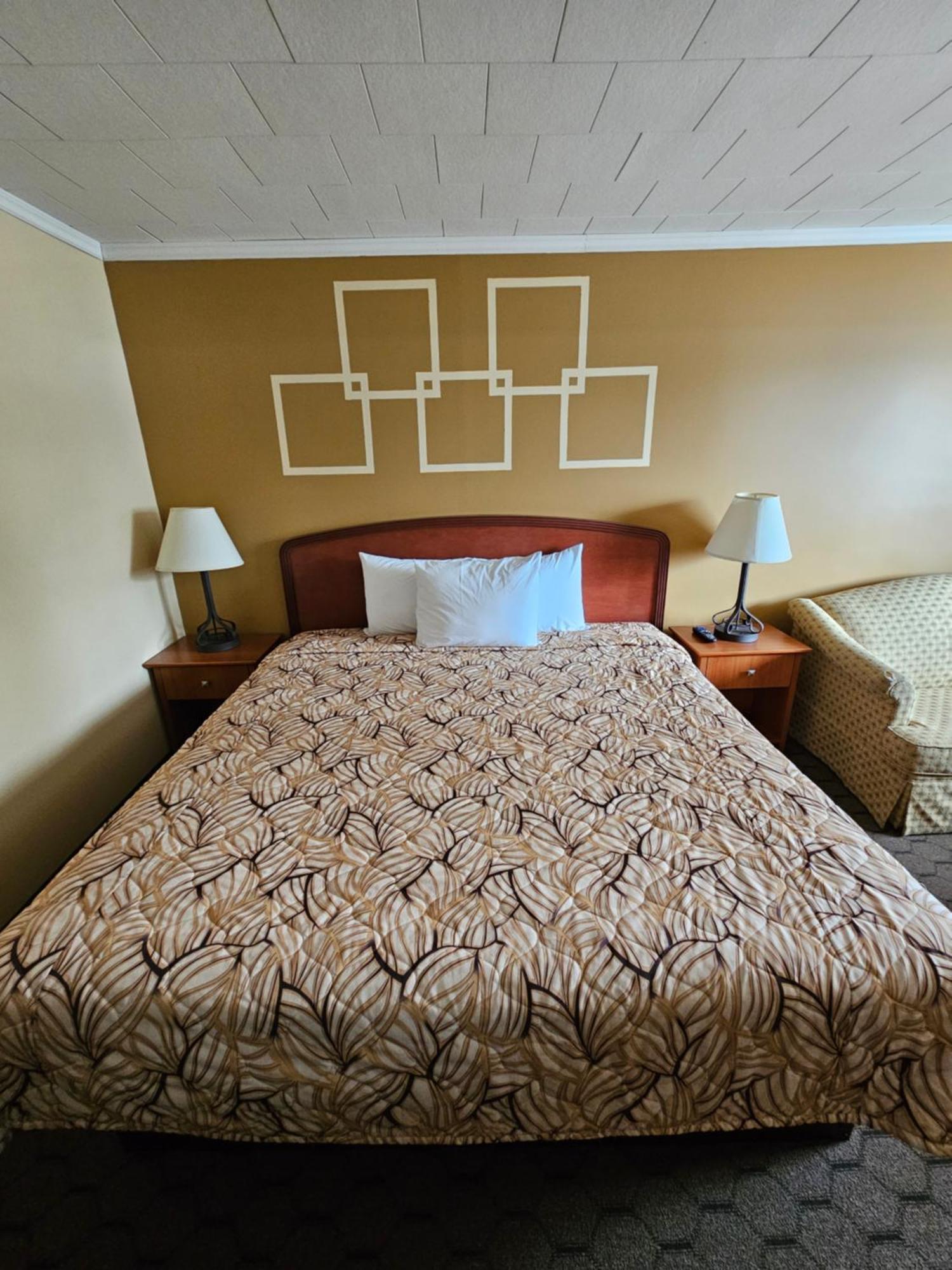 Mount Forest Forest Plaza Motel المظهر الخارجي الصورة