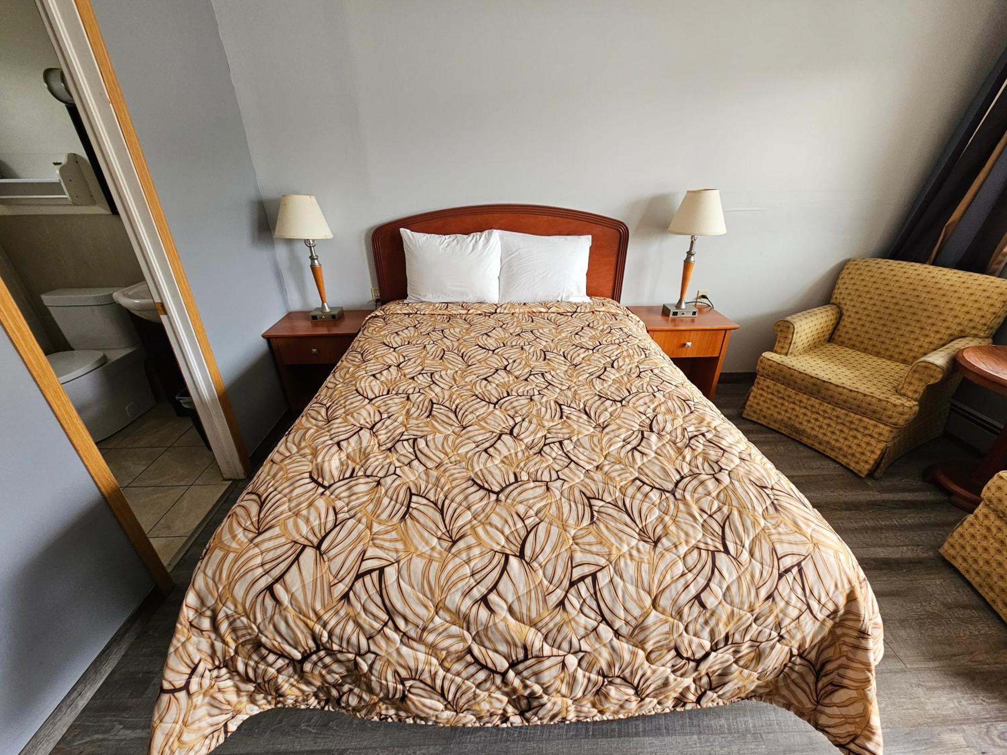 Mount Forest Forest Plaza Motel المظهر الخارجي الصورة