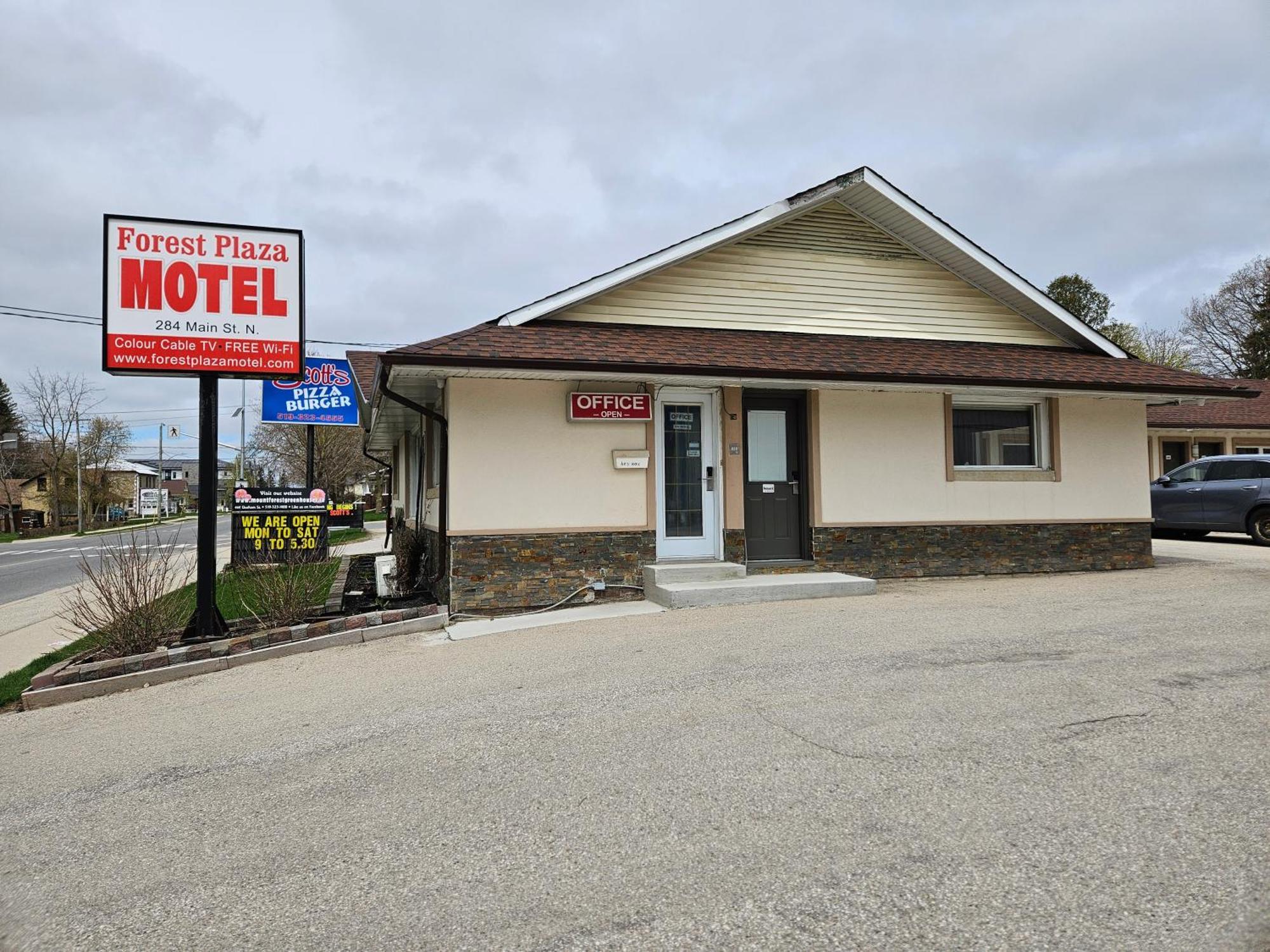 Mount Forest Forest Plaza Motel المظهر الخارجي الصورة