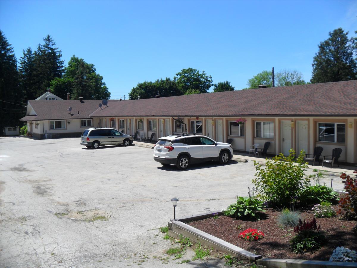 Mount Forest Forest Plaza Motel المظهر الخارجي الصورة