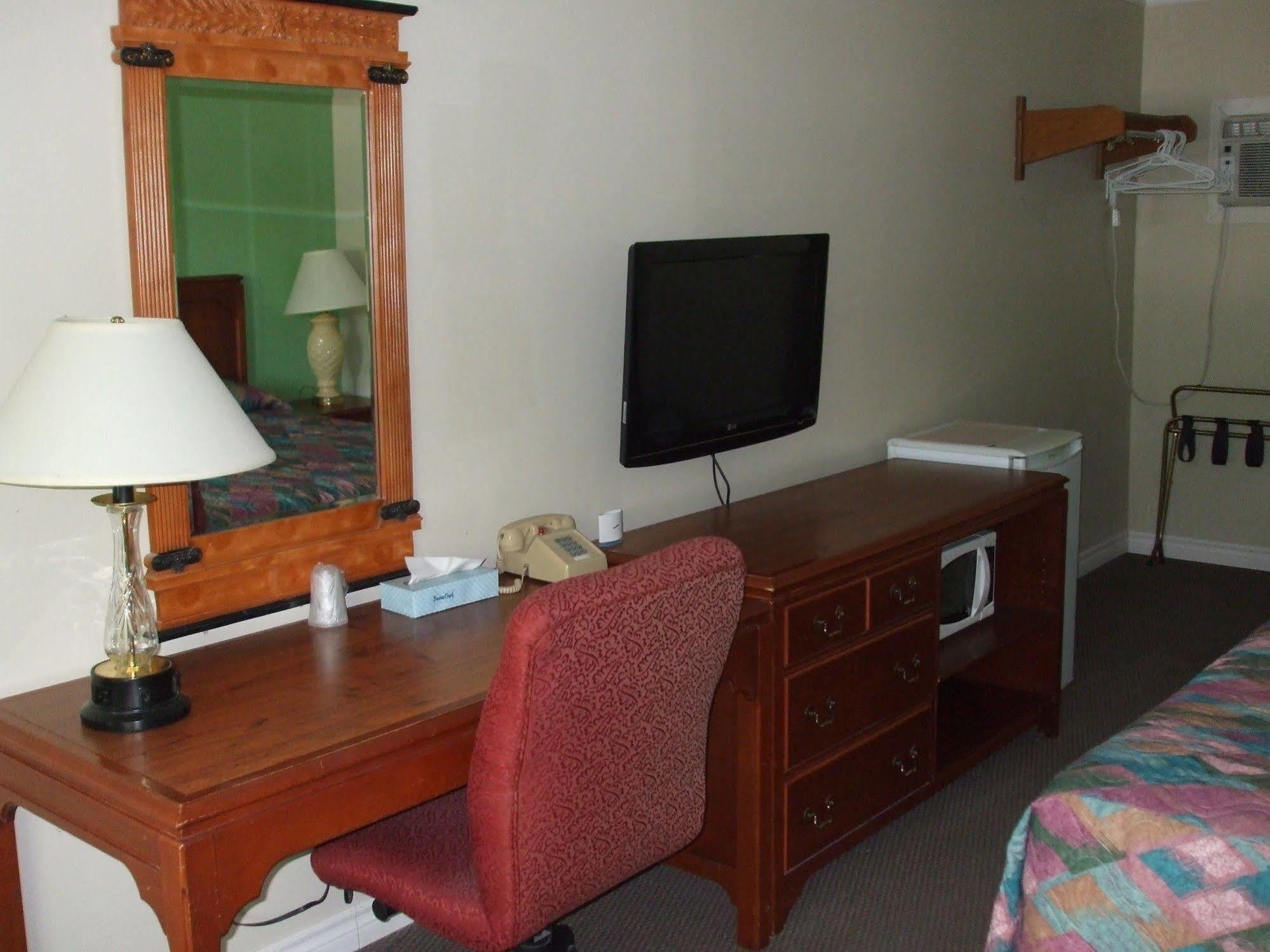 Mount Forest Forest Plaza Motel المظهر الخارجي الصورة