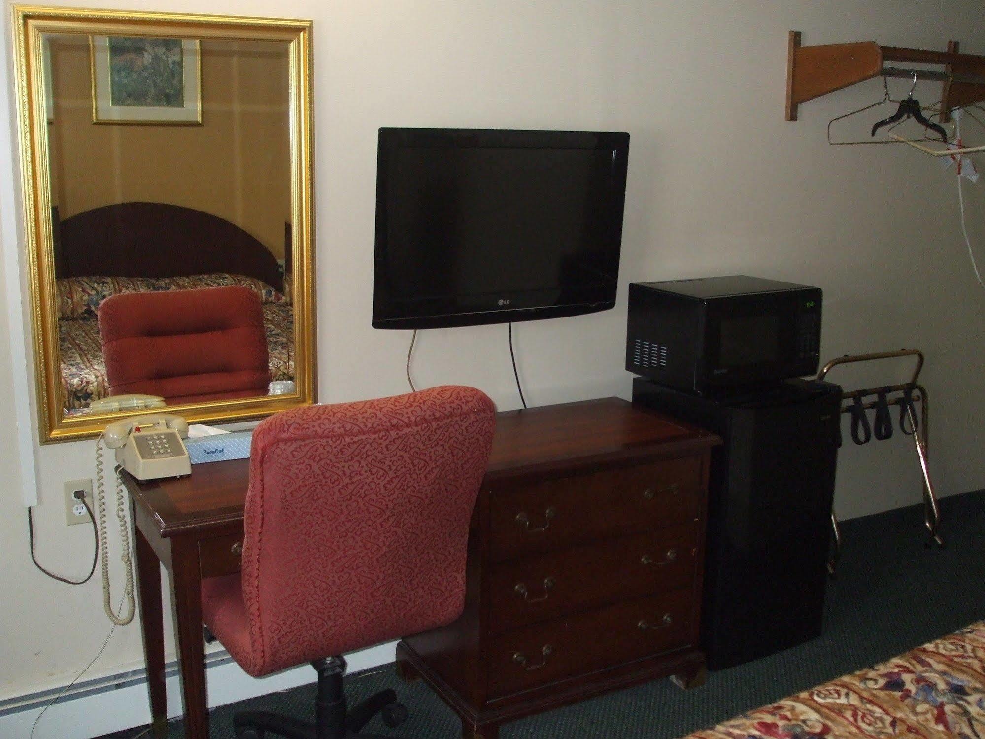 Mount Forest Forest Plaza Motel المظهر الخارجي الصورة