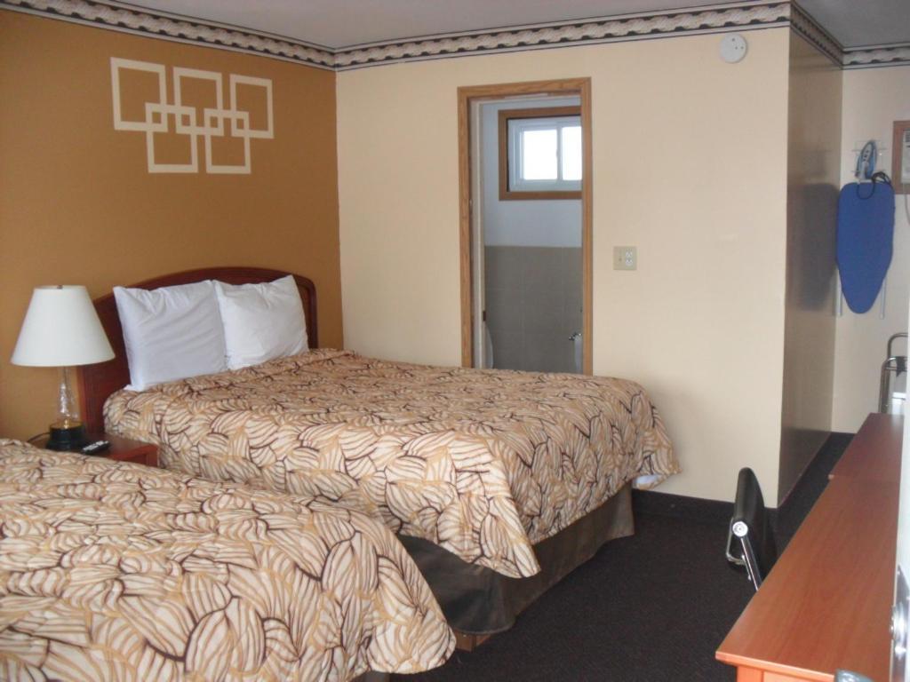 Mount Forest Forest Plaza Motel المظهر الخارجي الصورة