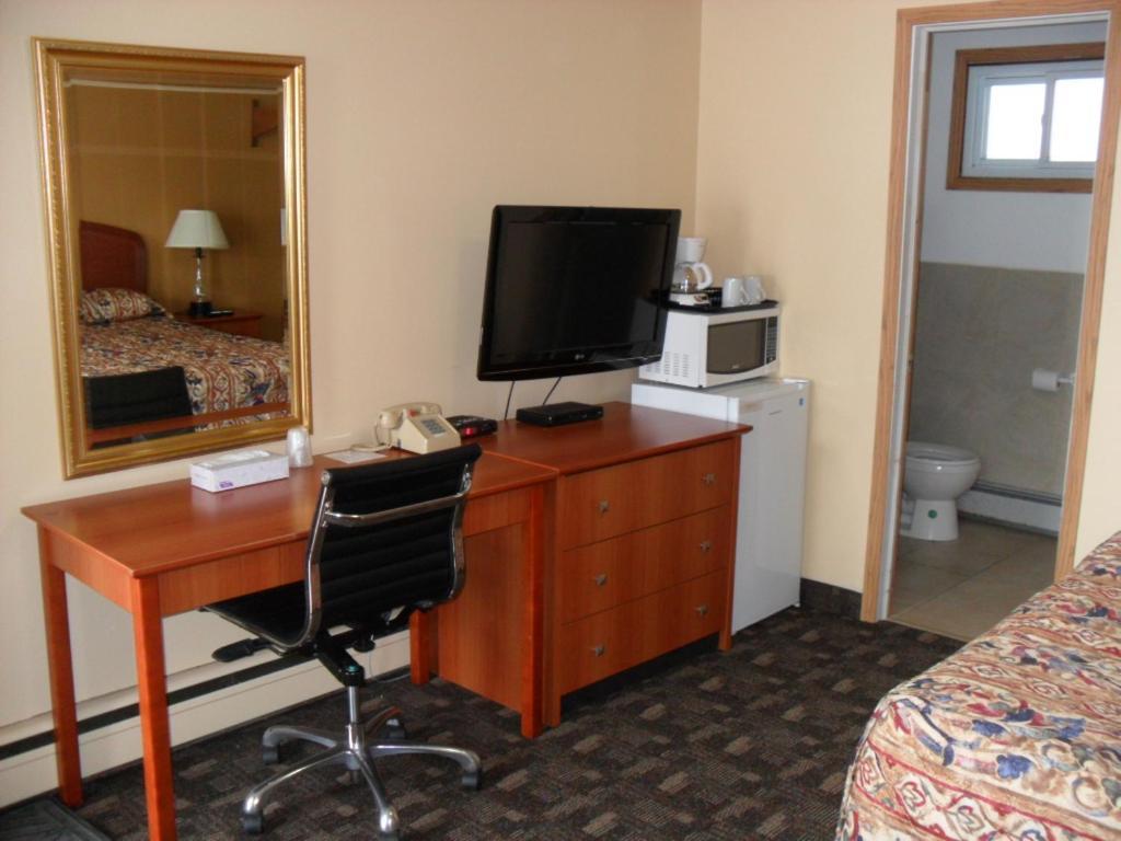 Mount Forest Forest Plaza Motel المظهر الخارجي الصورة