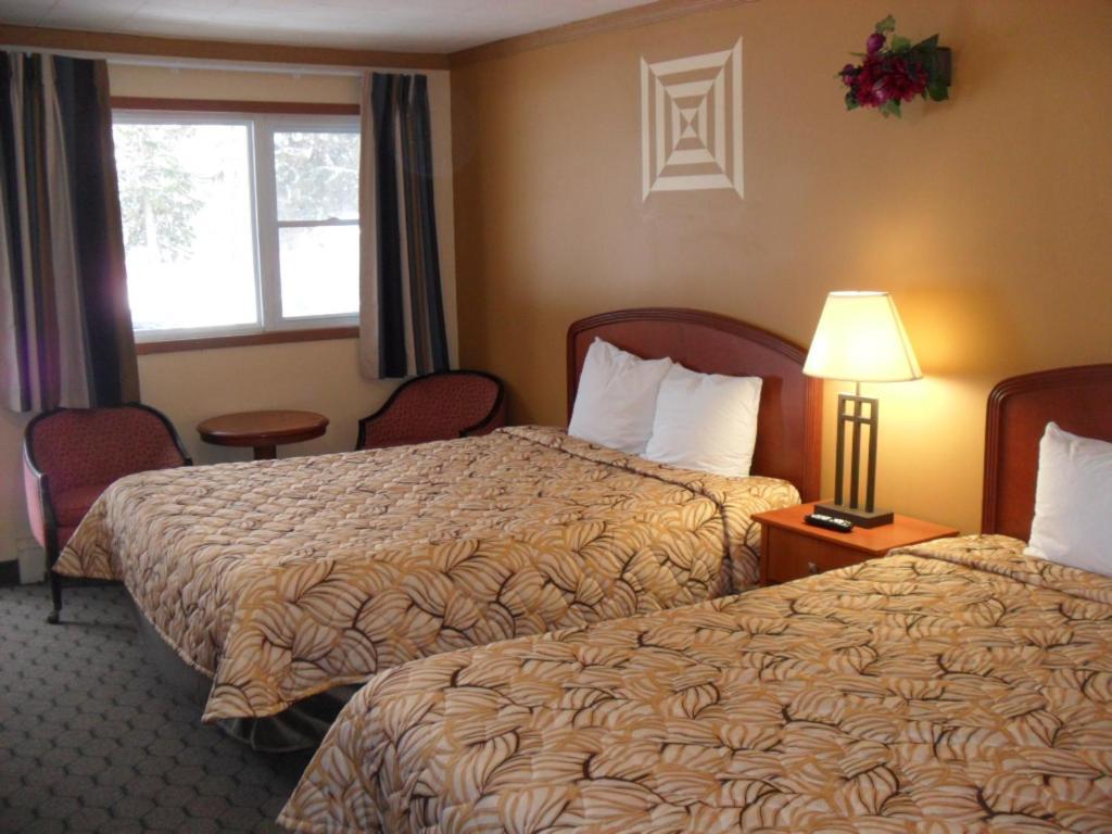 Mount Forest Forest Plaza Motel المظهر الخارجي الصورة