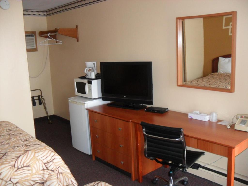 Mount Forest Forest Plaza Motel المظهر الخارجي الصورة