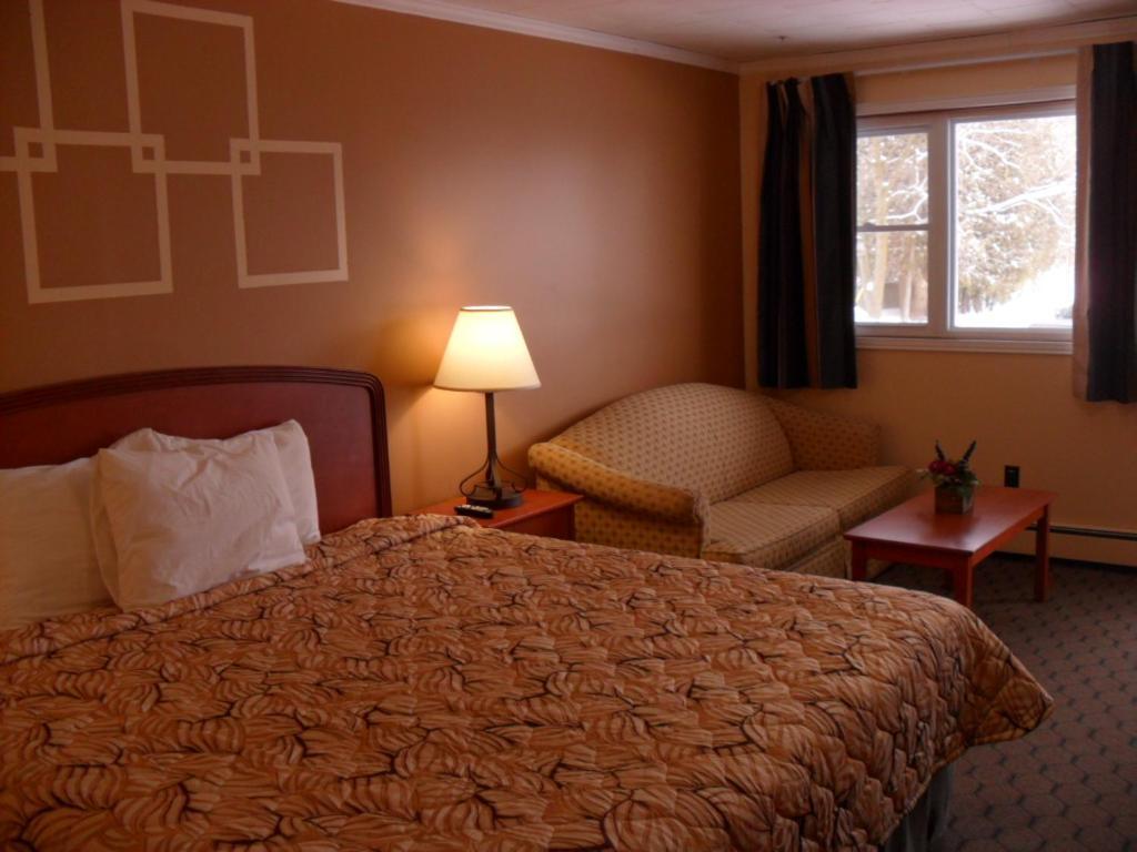 Mount Forest Forest Plaza Motel المظهر الخارجي الصورة