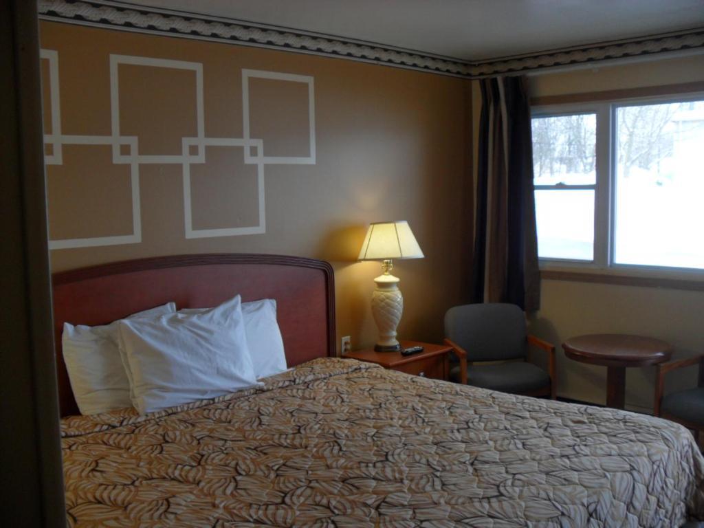 Mount Forest Forest Plaza Motel المظهر الخارجي الصورة