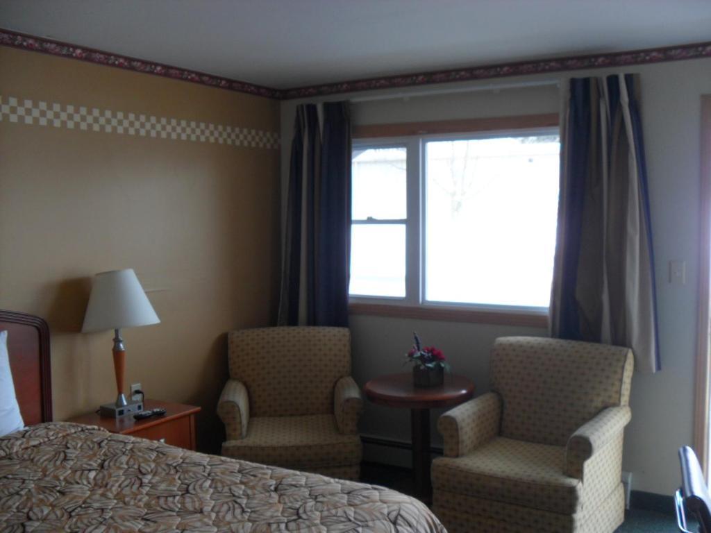 Mount Forest Forest Plaza Motel المظهر الخارجي الصورة