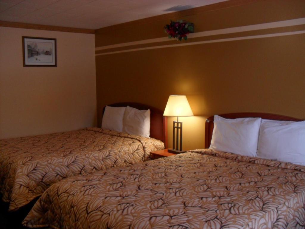 Mount Forest Forest Plaza Motel المظهر الخارجي الصورة