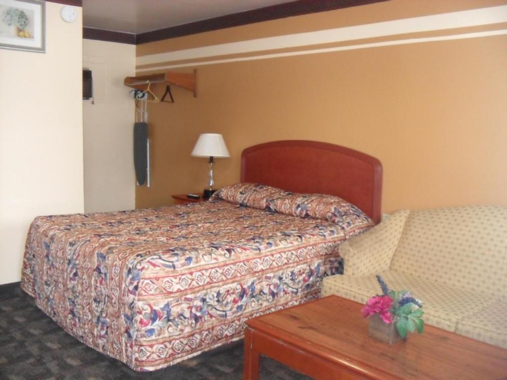 Mount Forest Forest Plaza Motel المظهر الخارجي الصورة